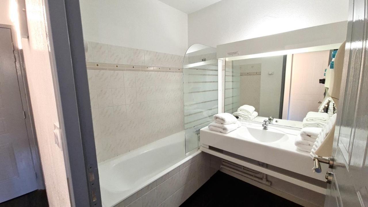 Fasthotel Oloron Hostellerie Du Paon Blanc Lurbe-Saint-Christau Eksteriør billede