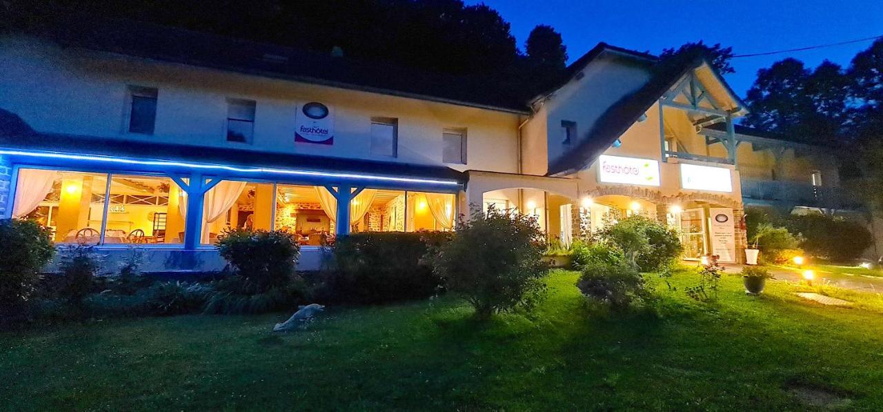 Fasthotel Oloron Hostellerie Du Paon Blanc Lurbe-Saint-Christau Eksteriør billede